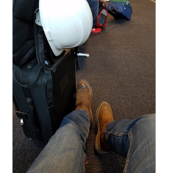 SELLING NEW & PRE-OWNED ATHLETIC GEAR - Picture 8 of 13